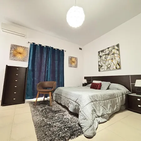 Apartment Spacious 1-bedroom Retreat Cafes, Wine Bars & Old Town At Your Doorstep