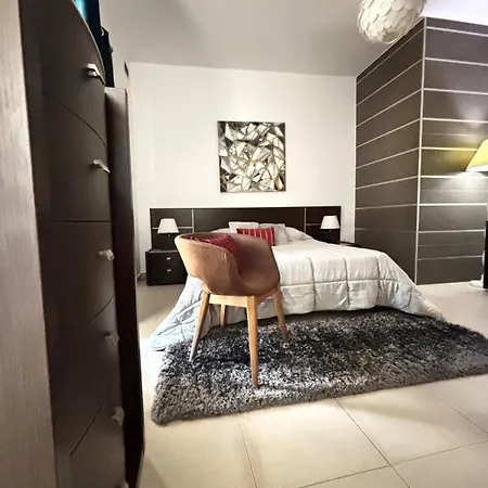 Spacious 1-bedroom Retreat Cafes, Wine Bars & Old Town At Your Doorstep * Naxxar