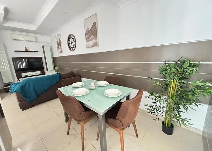 Spacious 1-bedroom Retreat Cafes, Wine Bars & Old Town At Your Doorstep Appartement