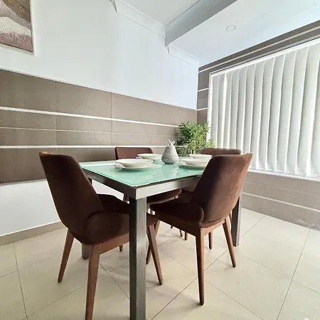 Διαμέρισμα Spacious 1-bedroom Retreat Cafes, Wine Bars & Old Town At Your Doorstep Naxxar