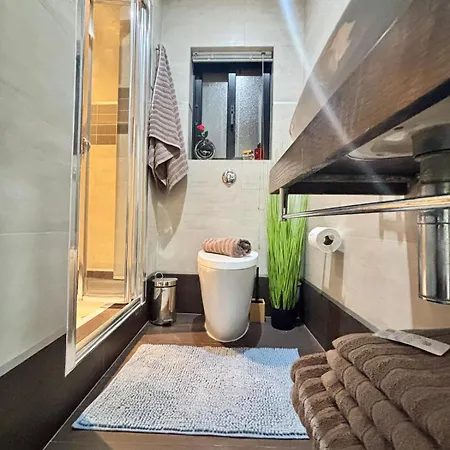 Spacious 1-bedroom Retreat Cafes, Wine Bars & Old Town At Your Doorstep * Naxxar