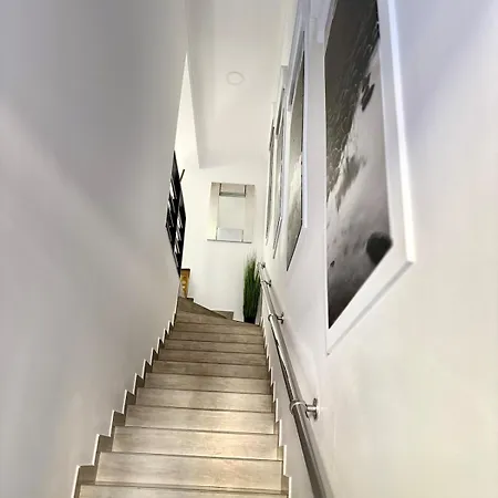 Spacious 1-bedroom Retreat Cafes, Wine Bars & Old Town At Your Doorstep * Naxxar