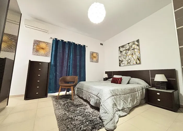 Apartament Spacious 1-bedroom Retreat Cafes, Wine Bars & Old Town At Your Doorstep